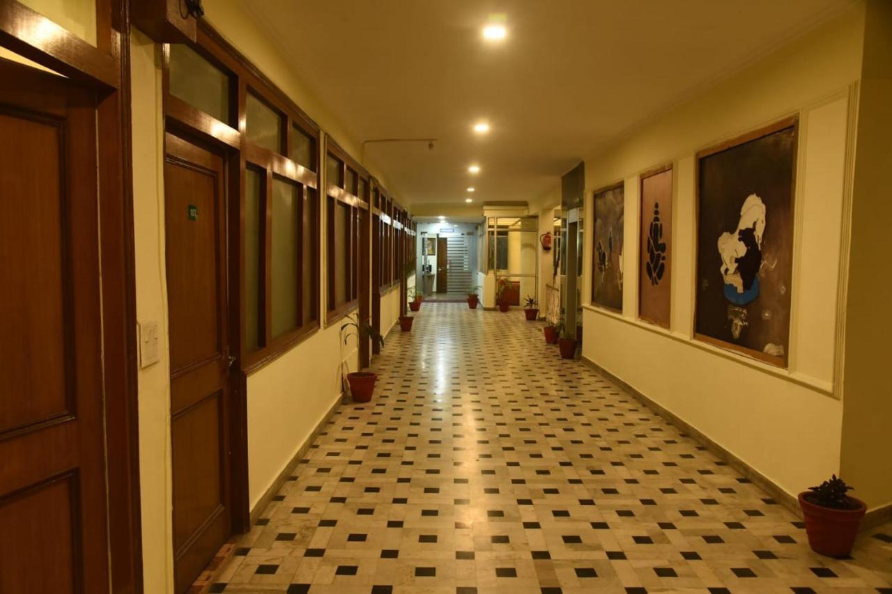 Hotel Gaurab Near Paltan Bazaar Dehradun Exterior photo