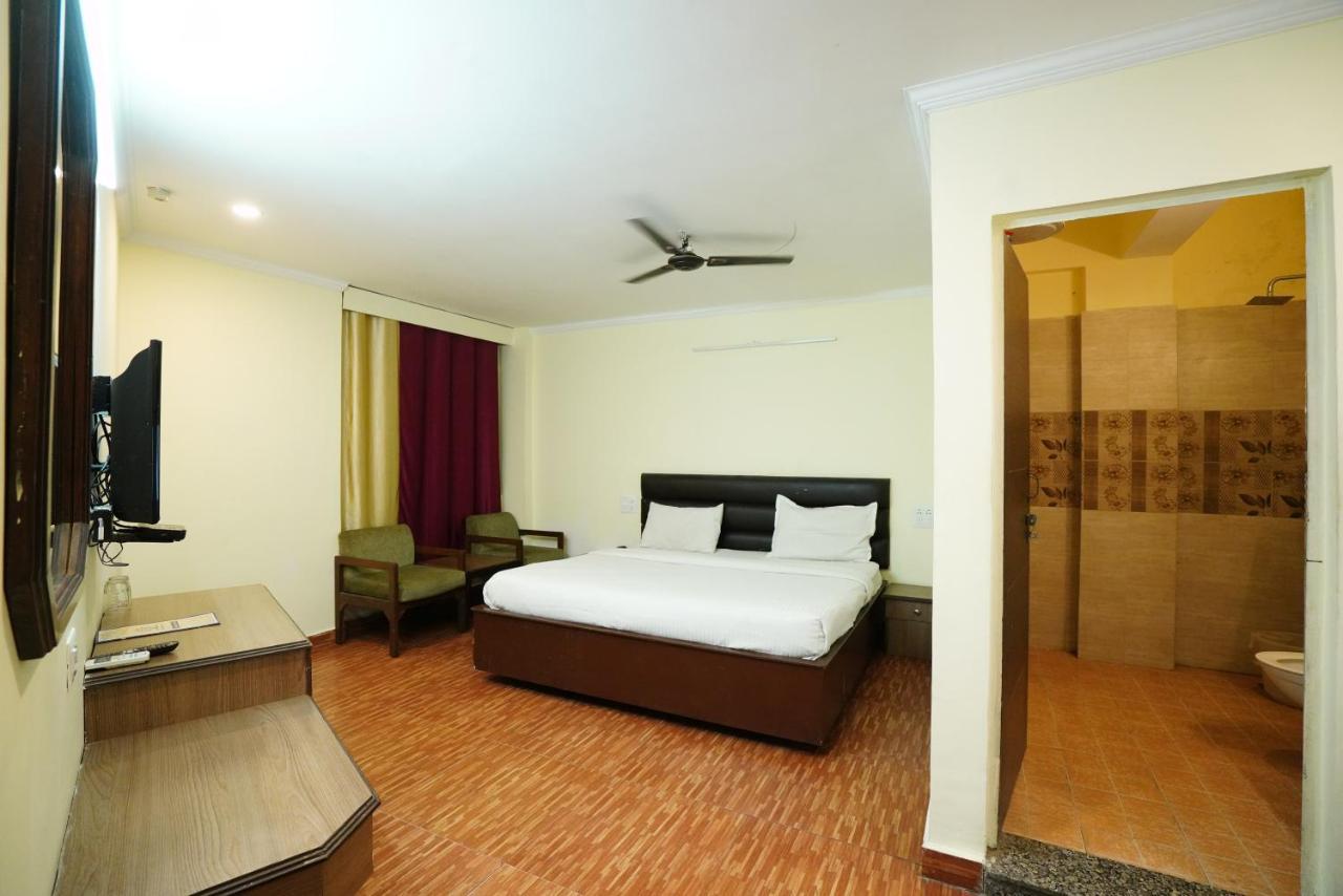 Hotel Gaurab Near Paltan Bazaar Dehradun Exterior photo