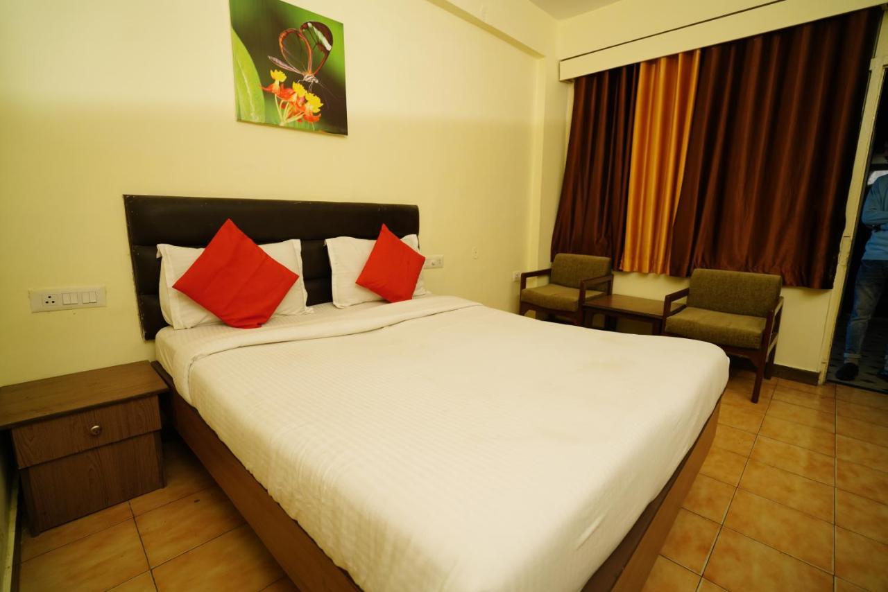 Hotel Gaurab Near Paltan Bazaar Dehradun Exterior photo