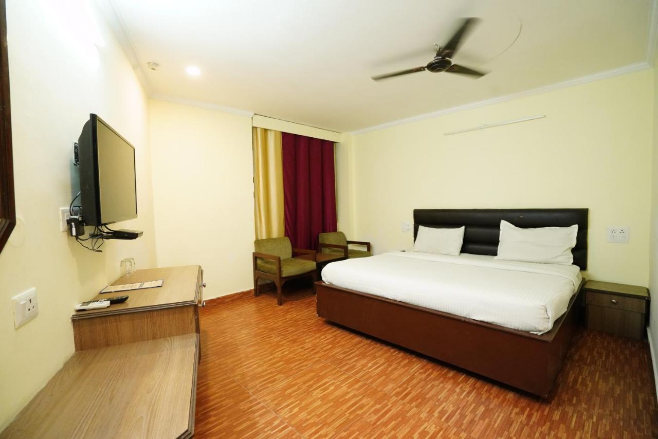 Hotel Gaurab Near Paltan Bazaar Dehradun Exterior photo