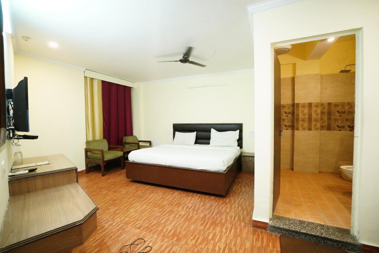 Hotel Gaurab Near Paltan Bazaar Dehradun Exterior photo