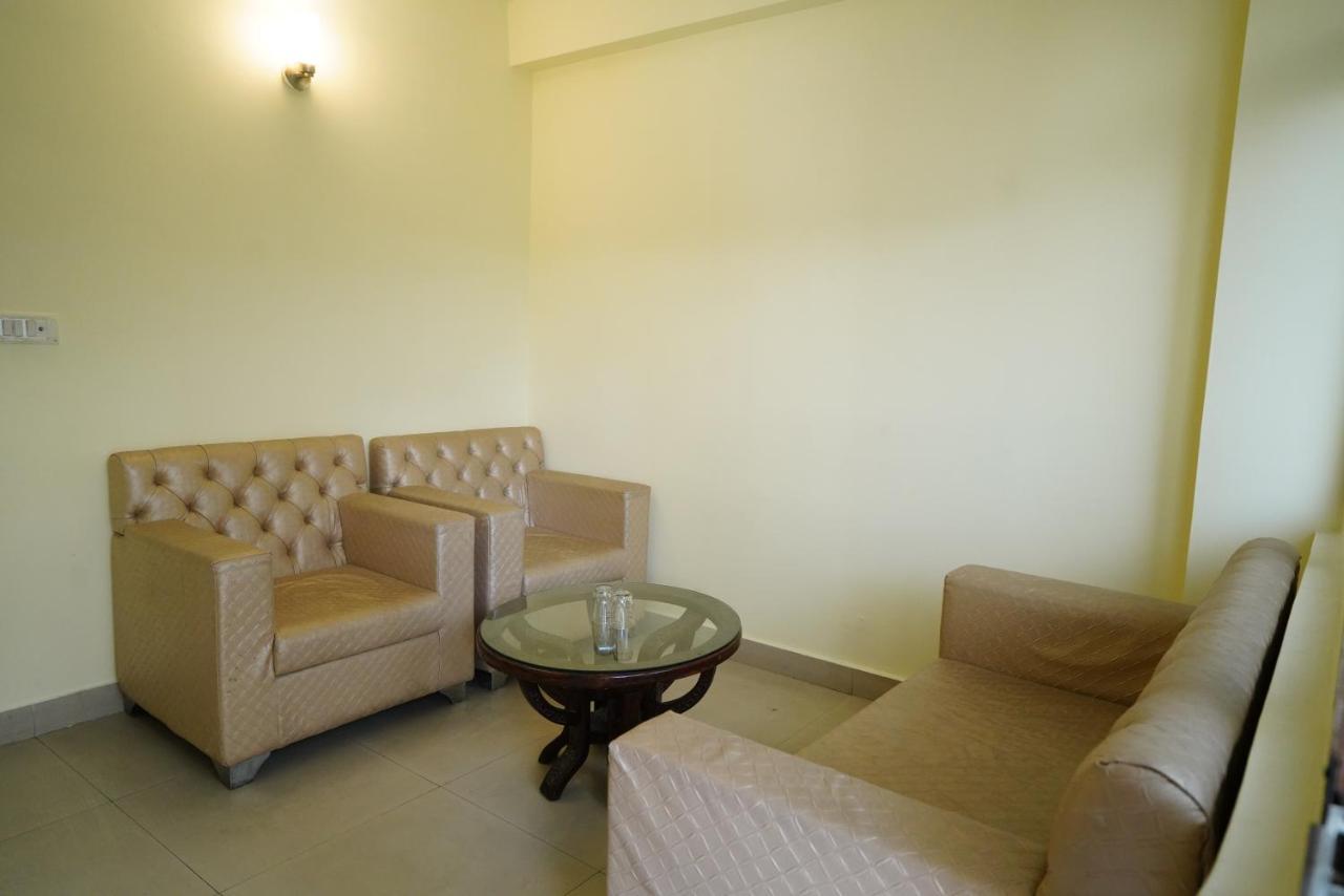 Hotel Gaurab Near Paltan Bazaar Dehradun Exterior photo