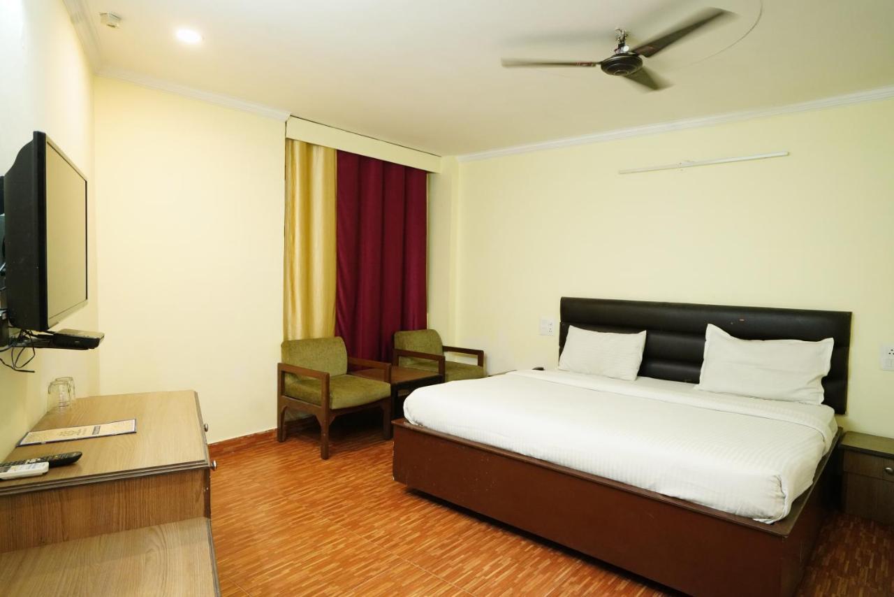 Hotel Gaurab Near Paltan Bazaar Dehradun Exterior photo